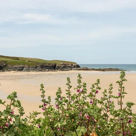 Constantine Bay Apartment *